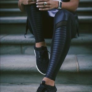 Alo Yoga Moto leggings